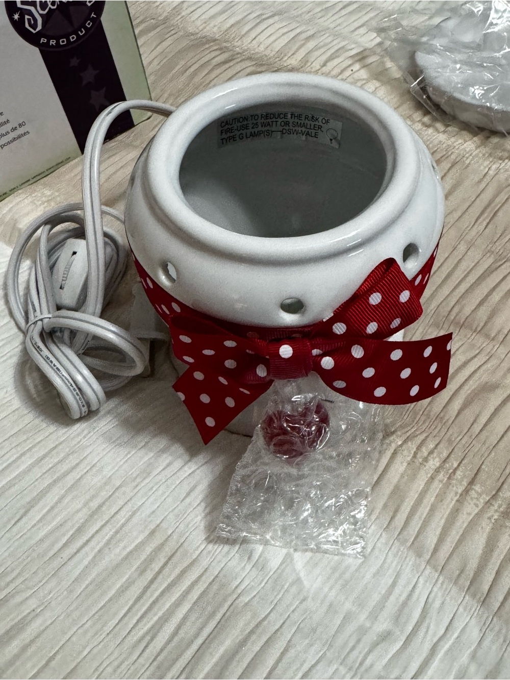 Scensey Ceramic Electric Warmer with Red Polka Dot Bow - Valentine NO LIGHT